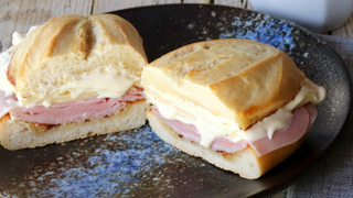 Bocadillo de bacon y queso