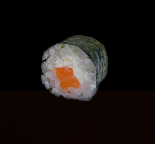 Maki de salmón y queso
