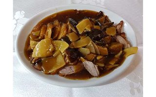 Pato Con Bambú Y Champiñones