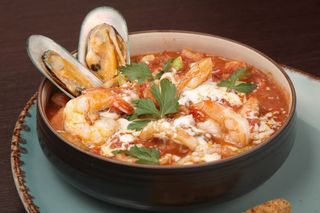 Caserola cu fructe de mare la grill