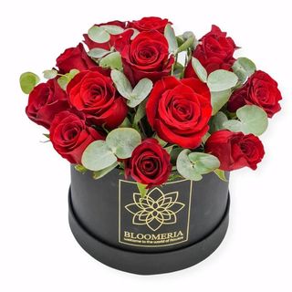 Cutie cu 13 trandafiri