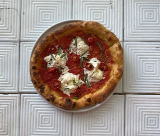 Зі страчателою, в'яленими томатами та розмарином