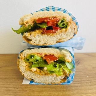 Сандвич със сирена (350г)