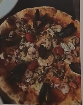Pizza con frutti di mare