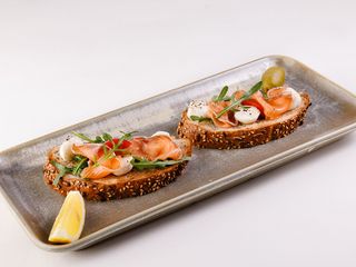 Брускети з лососем та сиром «Моцарела» (170г)