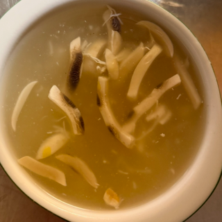 Sopa de pollo con champiñón