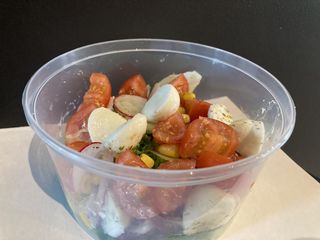 Sałatka z mozarellą