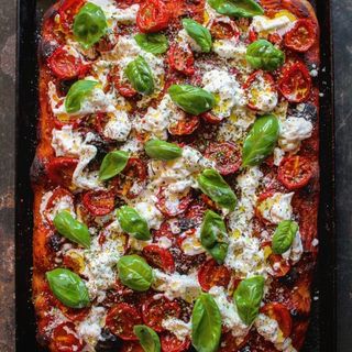 Pizza Stracciatella Y Pesto De Albahaca (8 Porciones)