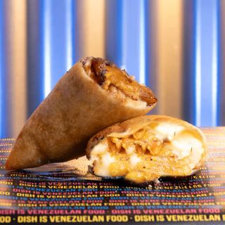 Empanada de Plátano Macho Maduro y Queso Blanco