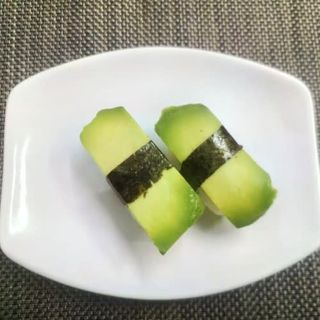 Nigiri de aguacate (2 pzas.)