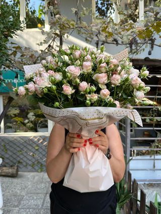 ვარდისფერი  ვარდის თაიგული