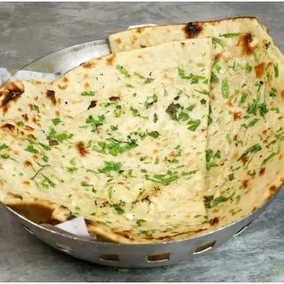 GARLIC NAAN(Bread)