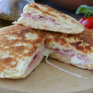 Focaccia cotto e mozzarella