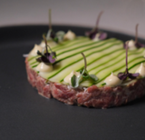 Tartar de vită cu aioli trufat