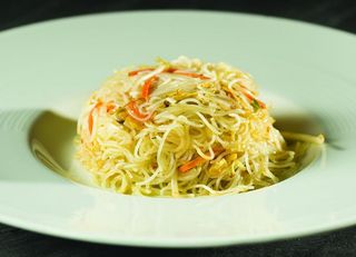 Spaghetti di riso alle verdure