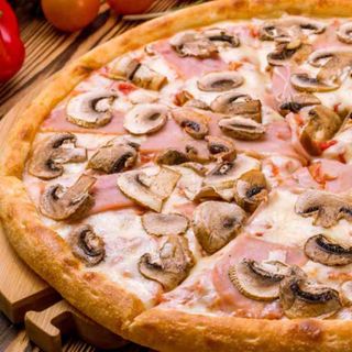 Pizza De Prosciutto & Funghi
