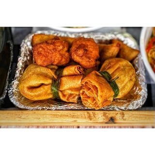 Finger Food Special (Vegetable Spring Roll, Samosa, Money Bag & Fish in Batter)