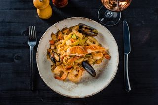 Noodles cu fructe de mare 