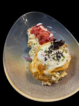 Ensaladilla Rusa Del Chef Carlos Aguilera Con Atún Rojo Y Huevo Frito De Corral