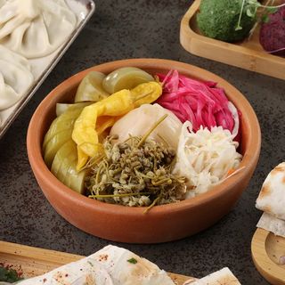 მწნილის ასორტი