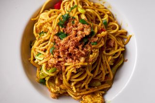 Singapore noodles cu pui