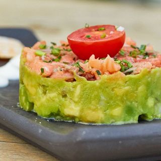 Tartar de Aguacate con Salmón Ahumado