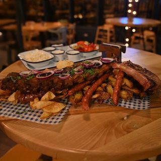 Mix-ul Berarilor* (pentru patru persoane) 1750g