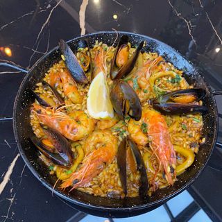 PAELLA CU FRUCTE DE MARE