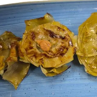 Flor de Alcachofa de Tudela con aove, ajitos fritos y escamas de sal. 4 uds