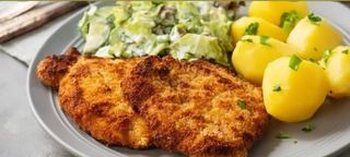 Schab z ziemniakami z surówką