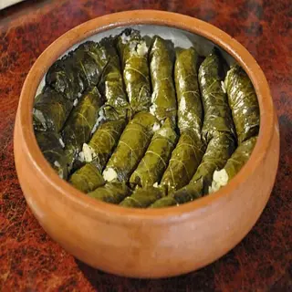 ვაზის ფოთლის ტოლმა 1 კგ. (ნახევარფაბრიკატი)