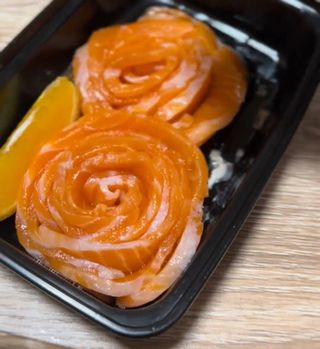 Лосось маринований з Шафраном (100г)