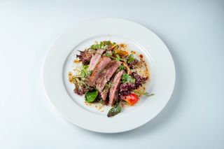 Салат з телятиною гриль (300г)