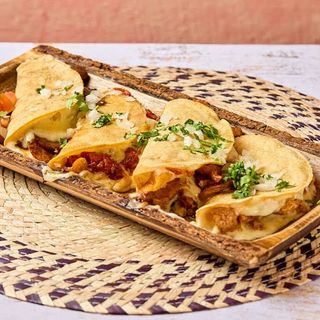 Quesadillas de Chicharrón (2 uds.)