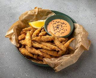 Hamsii de Marea Neagră cu sos dinamită