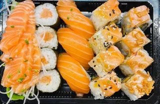 Caixa Nº2 de Sushi Misto e Sashimi