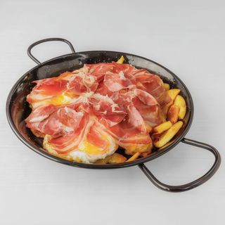 Huevos rotos con jamón (rción.)