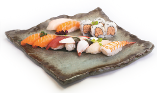 64 Sushi misto 13 pezzi