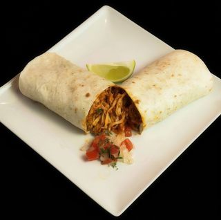 Burrito de tinga de pollo