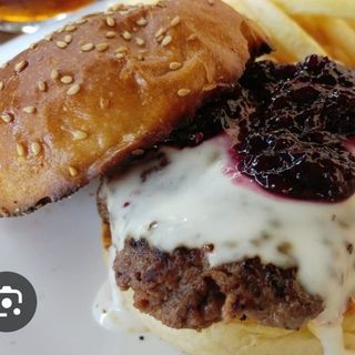 Hamburguesa Con Frutos Del Bosque