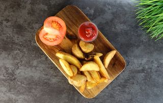 Картофельные дольки с кетчупом (140 г.)