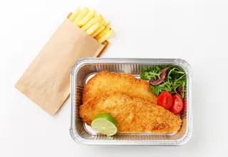 Schnitzel cu cartofi pai