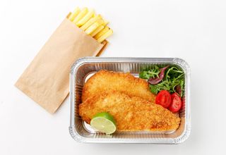 Schnitzel cu cartofi pai