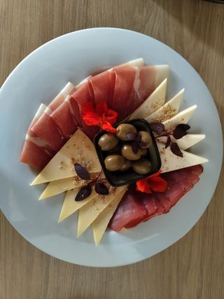 Domaći tanjir dobrodošlice za dvije osobe 250 gr