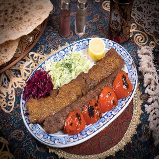 21. Chelo Kebab Soltaní (2 Brochetas)