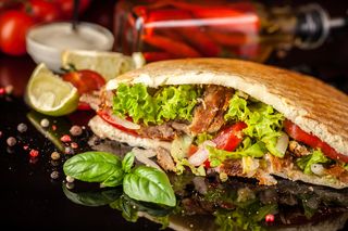 Донер в булці (345г)