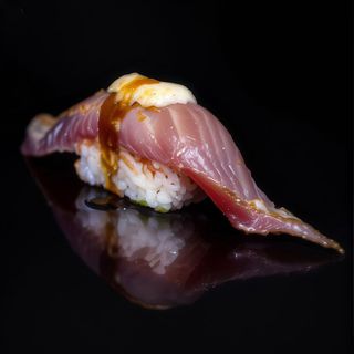 113. Nigiri Atún Flameado 4P. Flamed Tuna Nigiri 4P