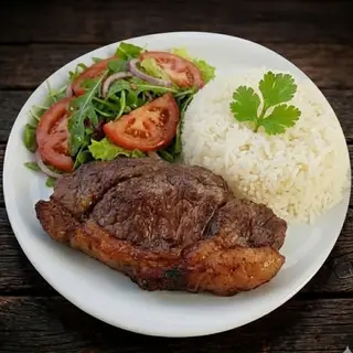 Filé com Arroz e Salada