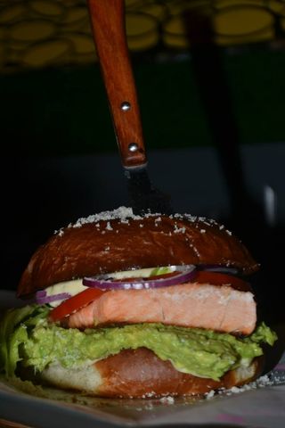 Салмон Бургер