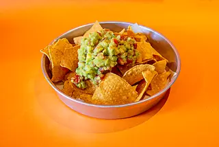 Nachos con guacamole